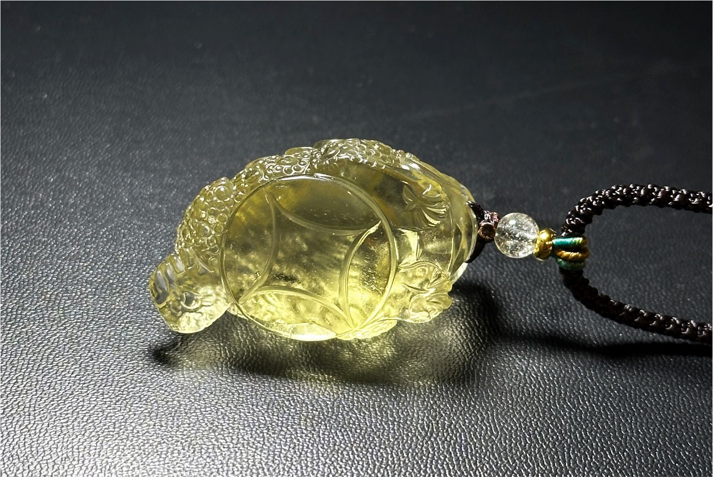 21.45 grams,Natural Authentic Libyan Desert Glass Tektite Hand Carved Money Toad Pendant,  天然利比亚黄金陨石手雕金蟾吊坠