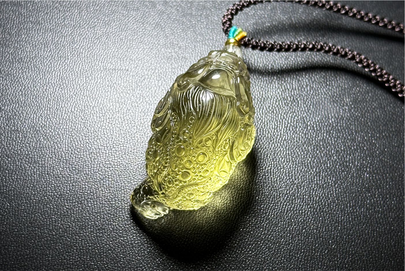 21.45 grams,Natural Authentic Libyan Desert Glass Tektite Hand Carved Money Toad Pendant,  天然利比亚黄金陨石手雕金蟾吊坠
