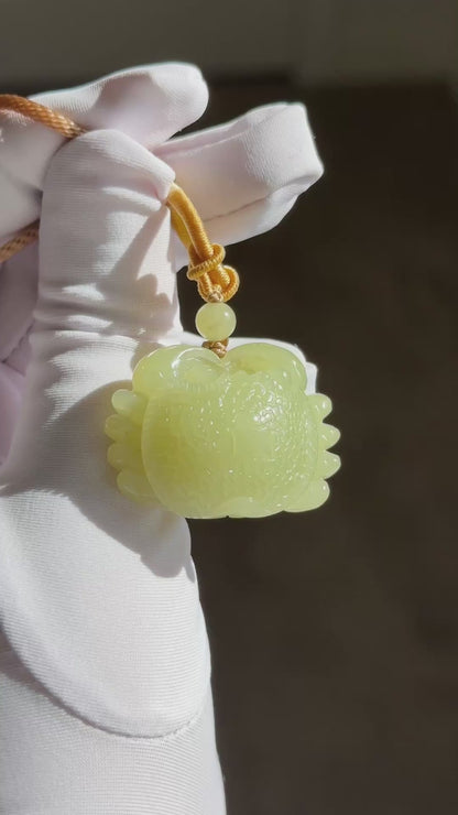 Certified Natural Ruoqiang Yellow Nephrite Jade Carved Crab Pendant, 天然若羌黄口和田玉雕刻螃蟹吊坠