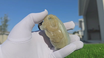182.58Grams, Certified Natural High-Quality Qiemo Warm White and Yellow Sugar Hand Carvd Nephrite Jade Hand-Carved Buffalo Handheld Piece, 天然且末青白带黄糖和田玉手工雕刻水牛手把件