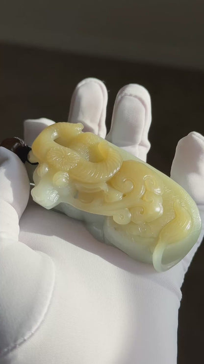 182.58Grams, Certified Natural High-Quality Qiemo Warm White and Yellow Sugar Hand Carvd Nephrite Jade Hand-Carved Buffalo Handheld Piece, 天然且末青白带黄糖和田玉手工雕刻水牛手把件