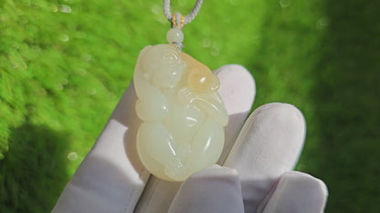 Certified Natural Russian White Nephrite Jade Hand-Carved Monkey with Ruyi Pendant, 天然俄白带一口糖和田玉手工雕刻猴子如意吊坠