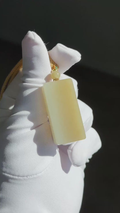Certified Natural Sugar and White Nephrite Jade Wushi Peace Pendant, 天然高品质且末糖白无事牌